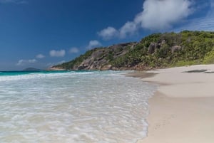 Praslin: crucero de día completo a las islas Sister y Coco y barbacoa criolla