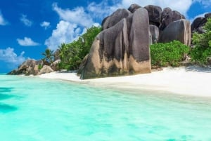 Noleggio barca privata di lusso a Praslin, Seychelles, con barbecue.