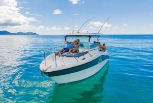 Noleggio barca privata di lusso a Praslin, Seychelles, con barbecue.