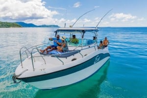 Noleggio barca privata di lusso a Praslin, Seychelles, con barbecue.