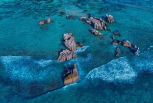 Noleggio barca privata di lusso a Praslin, Seychelles, con barbecue.