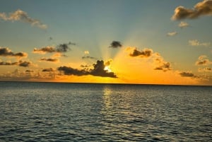 Noleggio barca privata di lusso a Praslin, Seychelles, con barbecue.