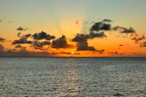 Noleggio barca privata di lusso a Praslin, Seychelles, con barbecue.