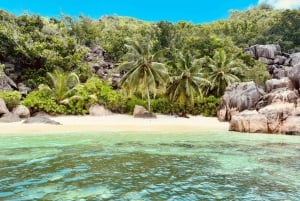 Noleggio barca privata di lusso a Praslin, Seychelles, con barbecue.