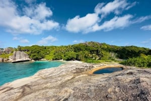 Noleggio barca privata di lusso a Praslin, Seychelles, con barbecue.