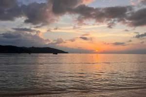 Mahe: Dagbruddscruise med snorkling