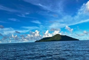 Mahé : Sérénité isolée, bateau privé à fond de verre