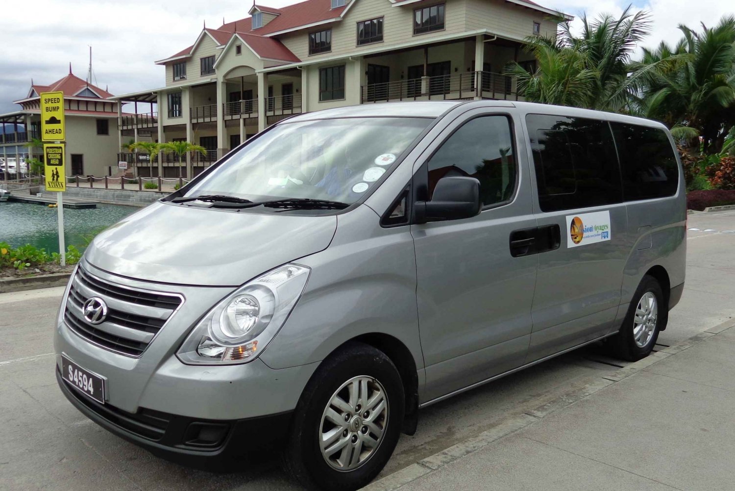 Mahé: Seychelles Airport and Ferry Transfers