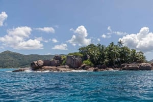 Praslin: Curieuse & St. Pierre -päiväretki veneellä ja grillillä