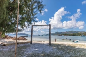 Praslin: Curieuse & St. Pierre -päiväretki veneellä ja grillillä