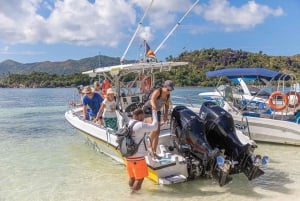 Praslin: Curieuse & St. Pierre -päiväretki veneellä ja grillillä