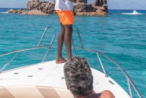 Praslin: Curieuse & St. Pierre -päiväretki veneellä ja grillillä