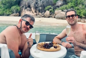 Praslin: escursione di un giorno alle isole Curieuse e St Pierre con barbecue