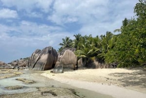 Viagem compartilhada a Praslin e La Digue