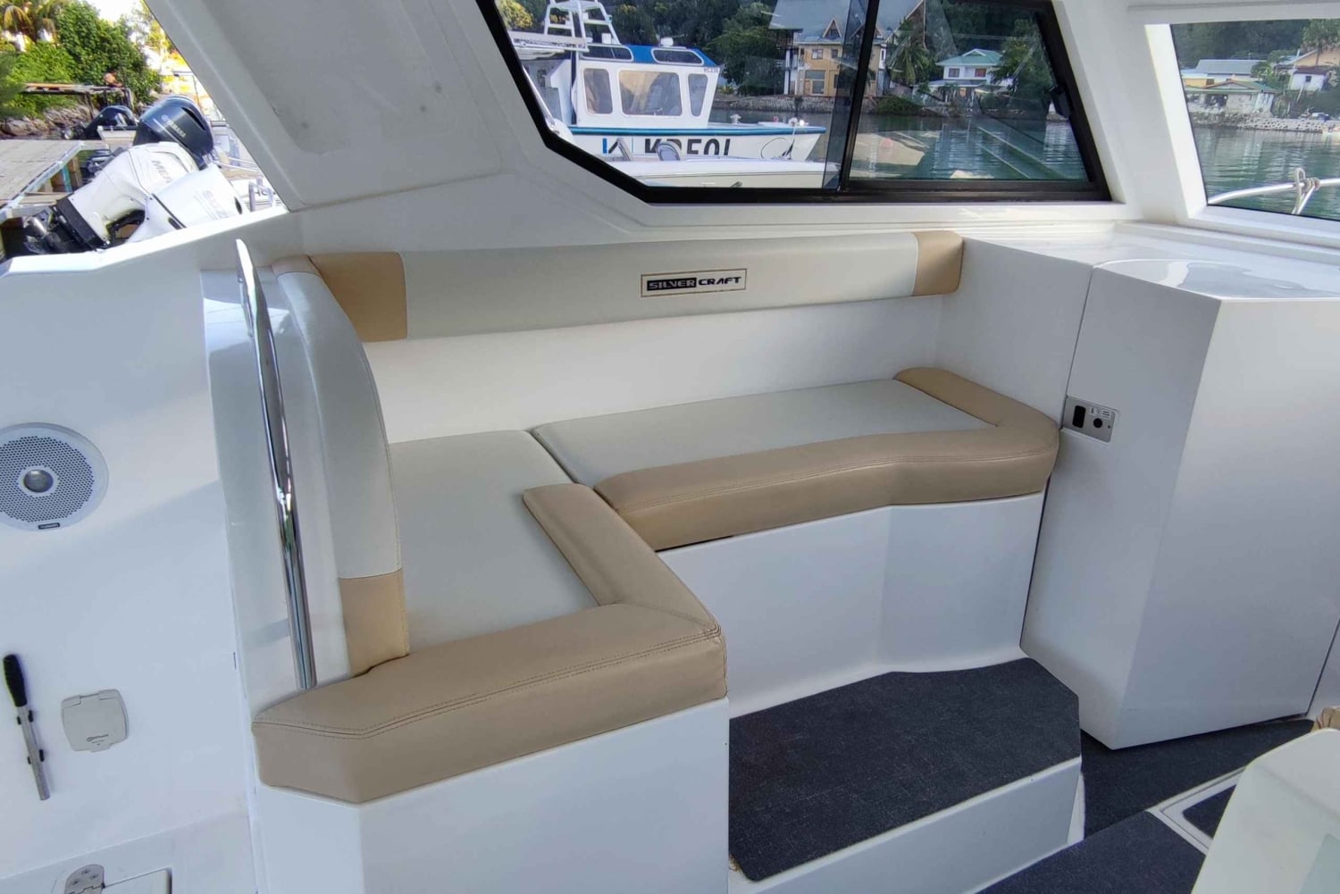 プライベートチャーター：キュリオース島、セントピエール島、シスター島、ココ島、フェリシティ島。