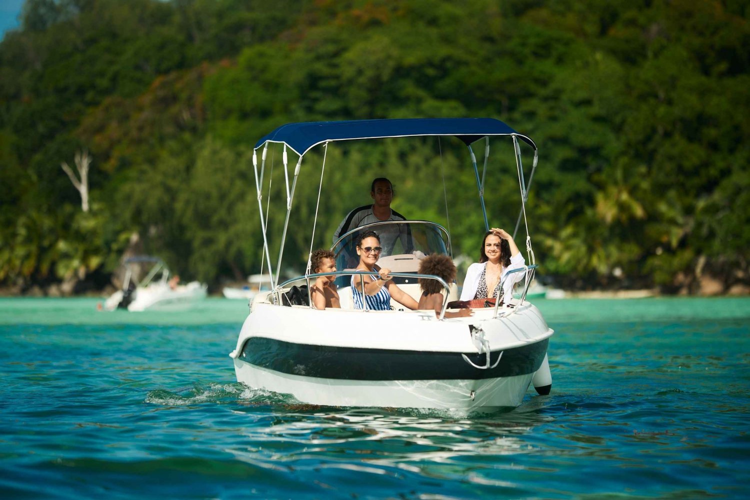 Taxi-bateau privé (transferts de l'île de Mahé à l'île Moyenne)