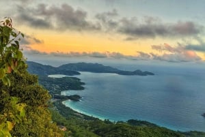 Esploratore del tramonto! Escursione panoramica in montagna alle Seychelles