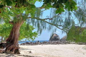 Besøk Mahe Seychellene på din måte. Victoria nasjonalpark strand