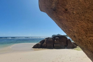 Besøk Mahe Seychellene på din måte. Victoria nasjonalpark strand