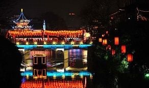 Amazing scenery along Qinhuai River 