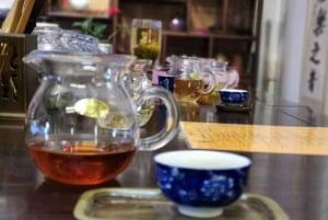 4-Hour Shanghai Best Garden and Temple Tour with Tea Tasting
