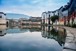 7-Day Shanghai Cityscape & Huangshan Landscape Tour