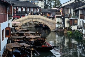 Un tour in barca panoramico e una passeggiata nel giardino classico di Zhujiajiao