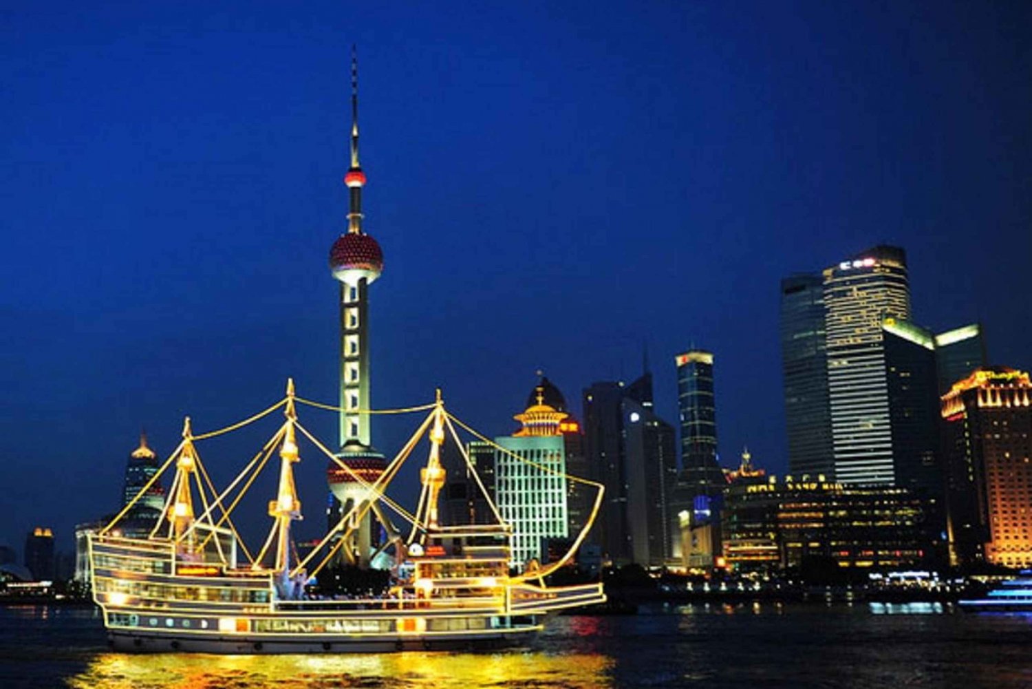 Incredibili luci notturne a Shanghai: crociera sul fiume e trasferimento privato