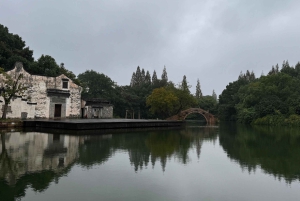From Hangzhou: 5-Day Tour to Shanghai with Cruise & Lunches