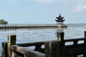 From Shanghai: Dongshan Island Trip with Hairy Crab Meal