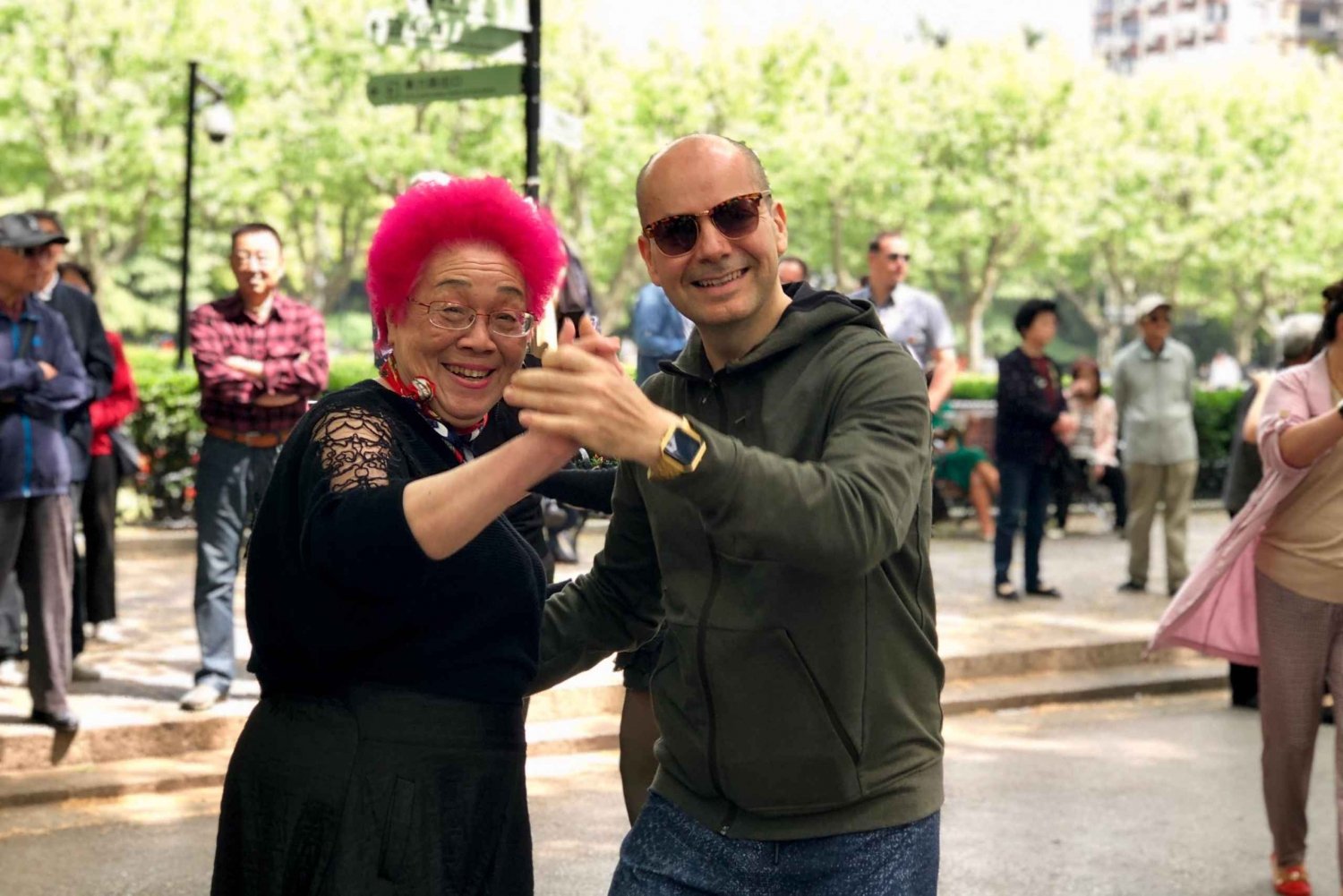 Halvdagsutflykt med cykel i liten grupp i Gamla Shanghai (dag och natt)