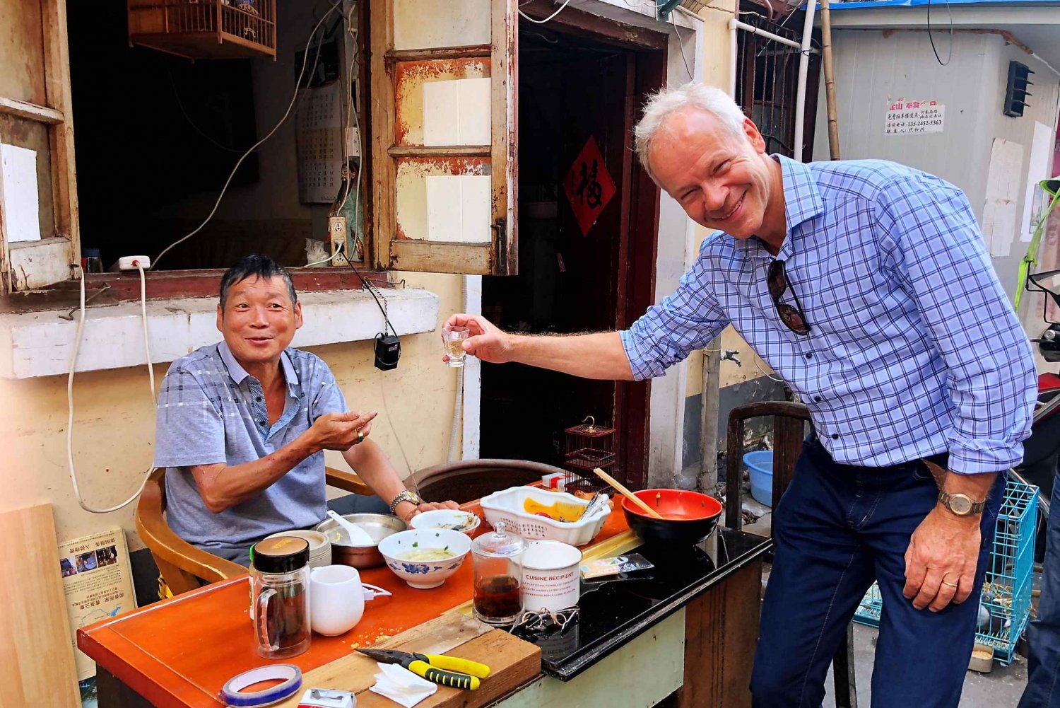 Halvdagsutflykt med cykel i liten grupp i Gamla Shanghai (dag och natt)