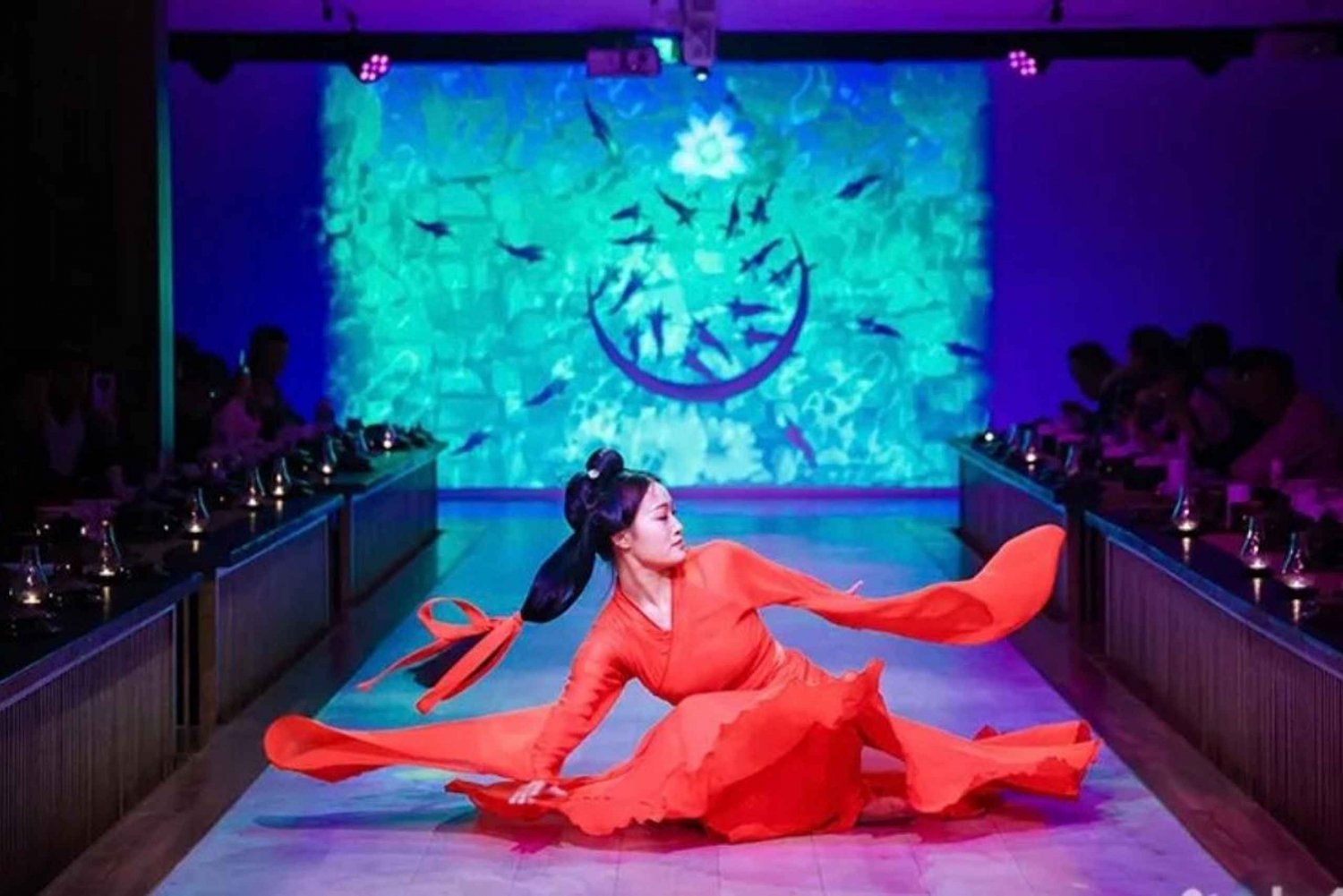 宮廷宴会体験と伝統的な茶道