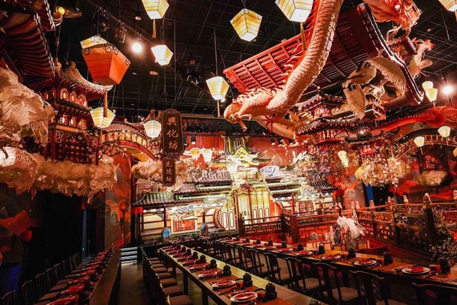 宮廷宴会体験と伝統的な茶道