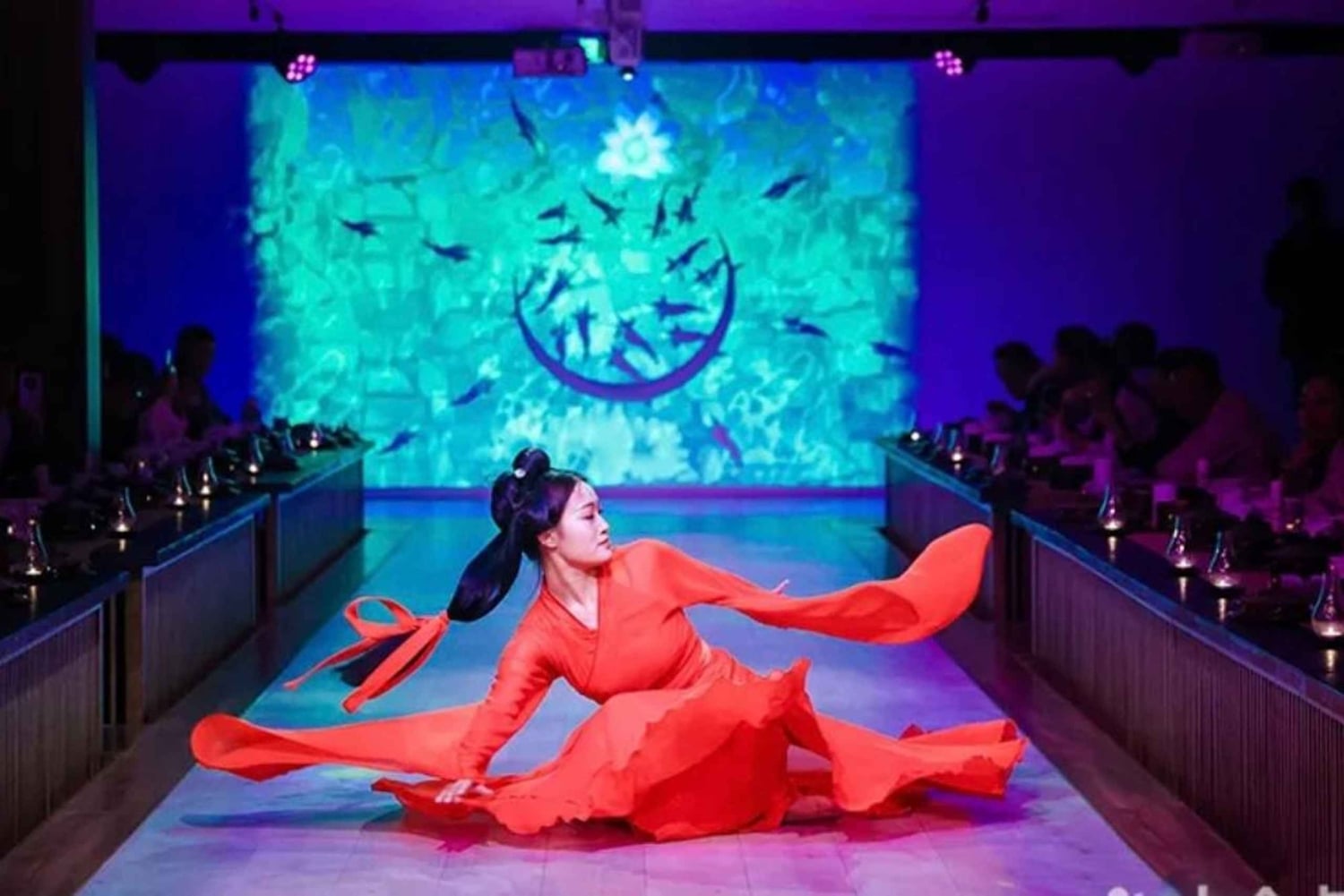 Keisarillinen juhlaillallinen ja perinteinen teeseremonia