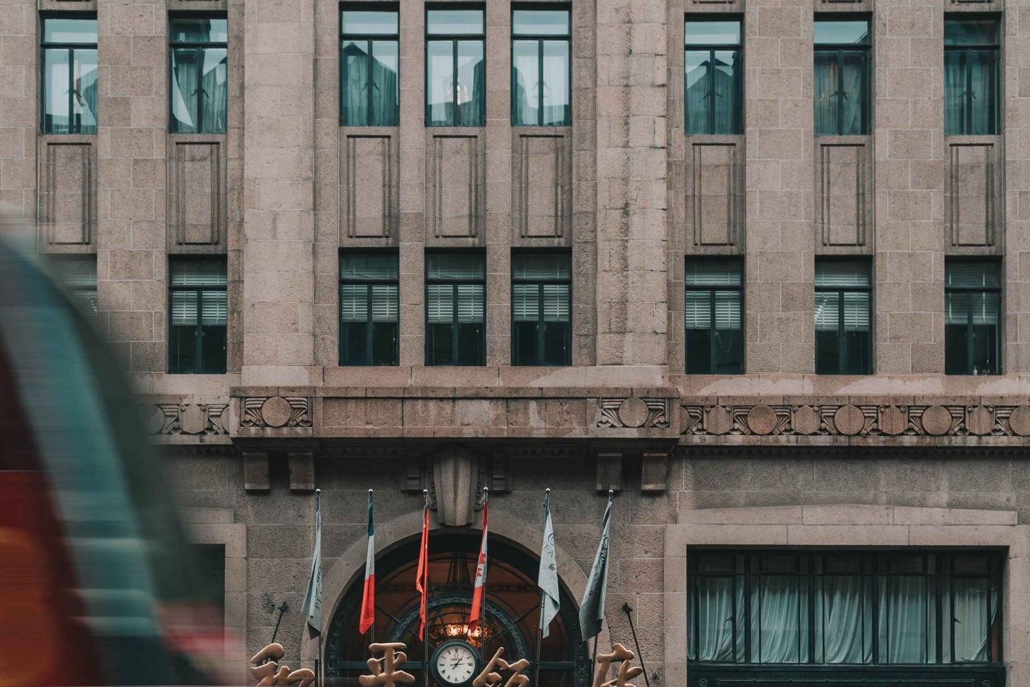 Sotamies Lyaover: Kruisailu Shanghaissa Teslalla