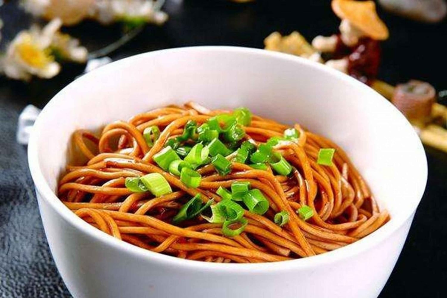 Privat smaking av gatemat i Shanghai og spasertur i gamlebyen