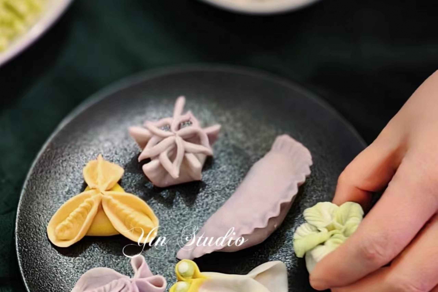 Shanghai: Taiteellinen höyrytettyjen dumplingien valmistus Shanghain tyyliin Lane