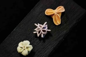 Shanghai:Art Steamed Dumpling Making in Shanghai style Lane