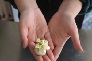 Shanghai:Art Steamed Dumpling Making in Shanghai style Lane