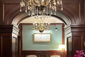 Shanghai: Bund and Astor House Hotel Walking Tour