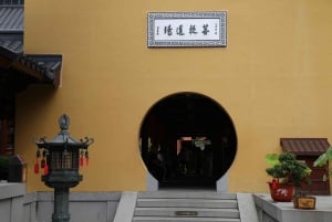 Shanghai: dag van het boeddhisme, gebed en creativiteit