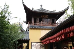 Shanghai: dag van het boeddhisme, gebed en creativiteit