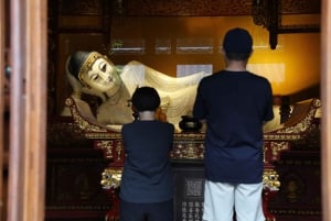 Shanghai: dag van het boeddhisme, gebed en creativiteit