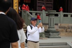 Shanghai: dag van het boeddhisme, gebed en creativiteit