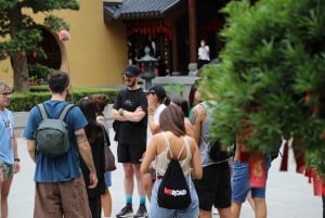 Shanghai: dag van het boeddhisme, gebed en creativiteit