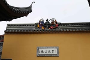 Shanghai: dag van het boeddhisme, gebed en creativiteit