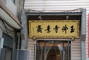 Shanghai: dag van het boeddhisme, gebed en creativiteit