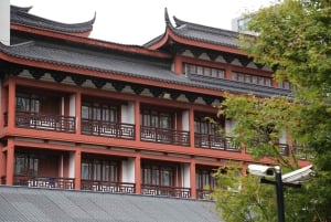 Shanghai: dag van het boeddhisme, gebed en creativiteit