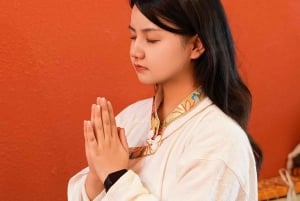 Shanghai: dag van het boeddhisme, gebed en creativiteit